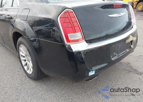 2013 Chrysler 300 Motown z USA, uszkodzony, nr VIN 2C3CCAAG8DH615293